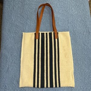 Universal threads tote